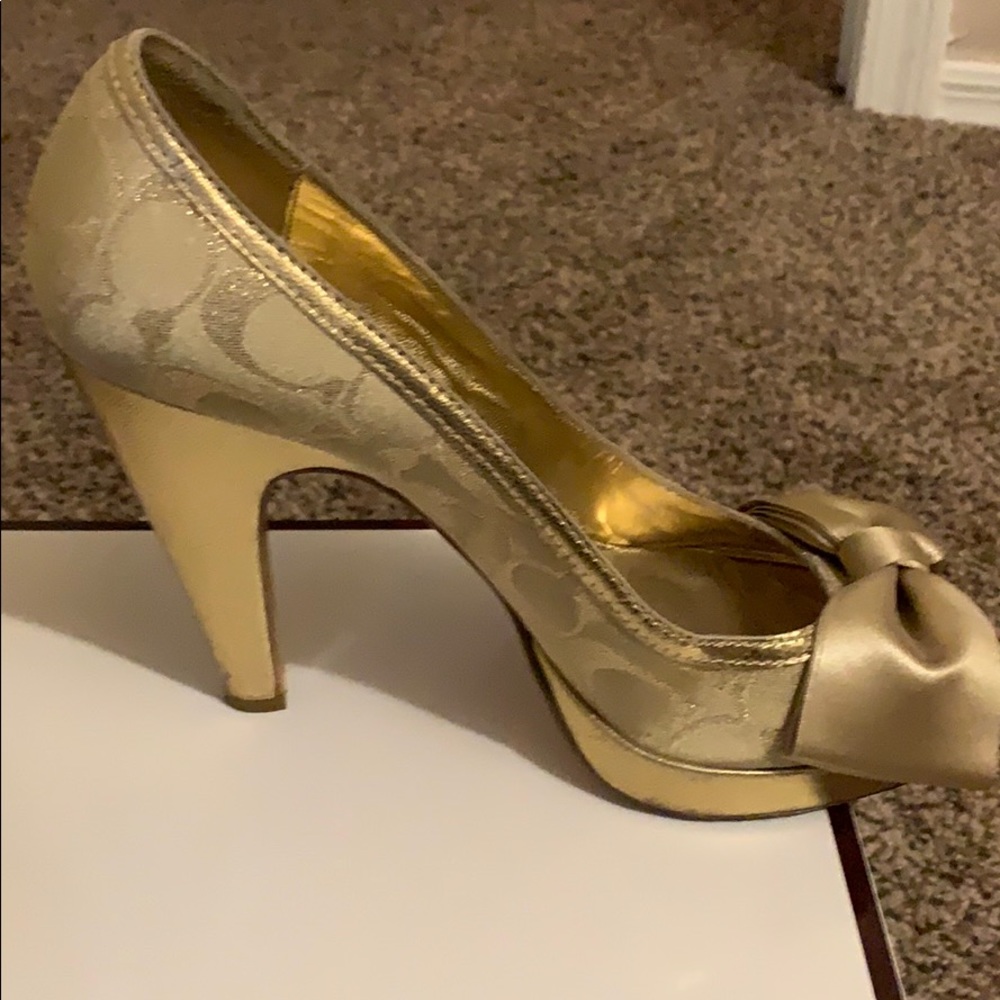Coach gold heels - Picture 4 of 8
